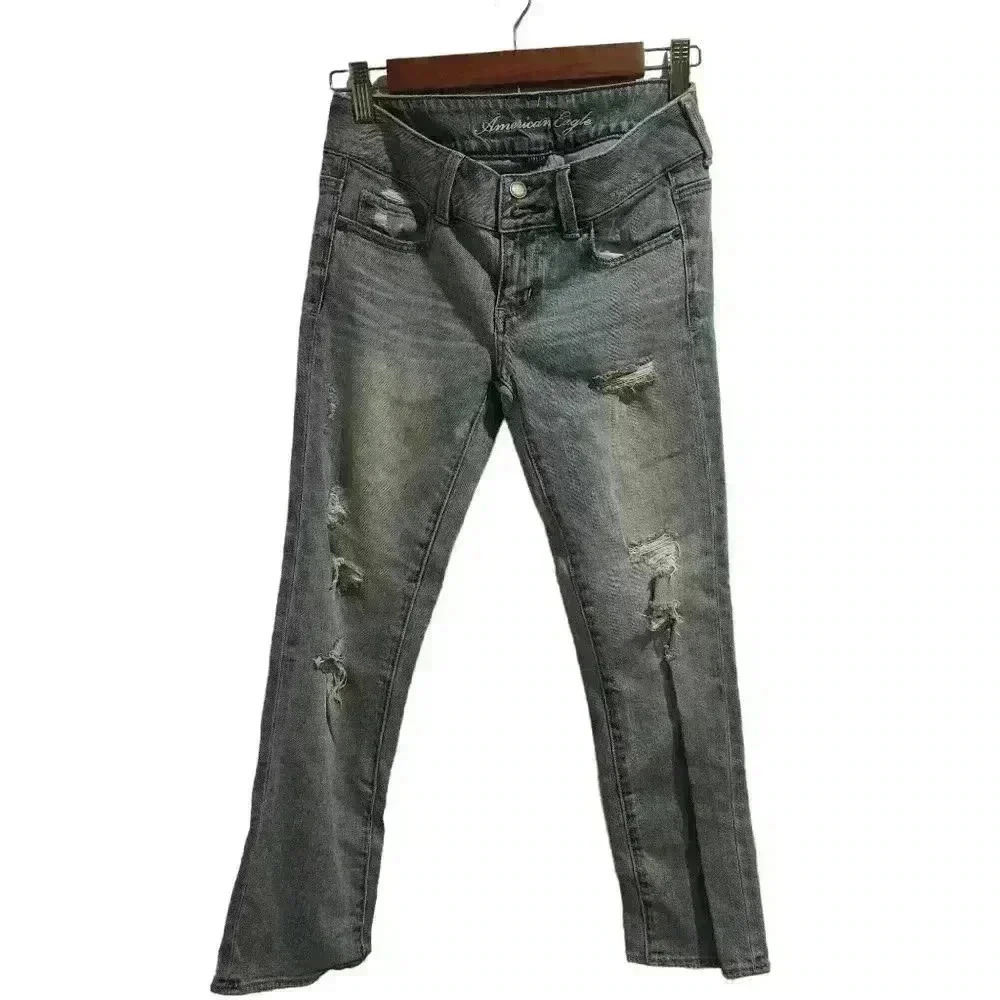 P7021American Eagle Women's Low Rise Artist Crop Jeans Size 4 ligh Blue